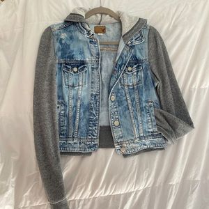 American Eagle Denim Jacket - Size Medium